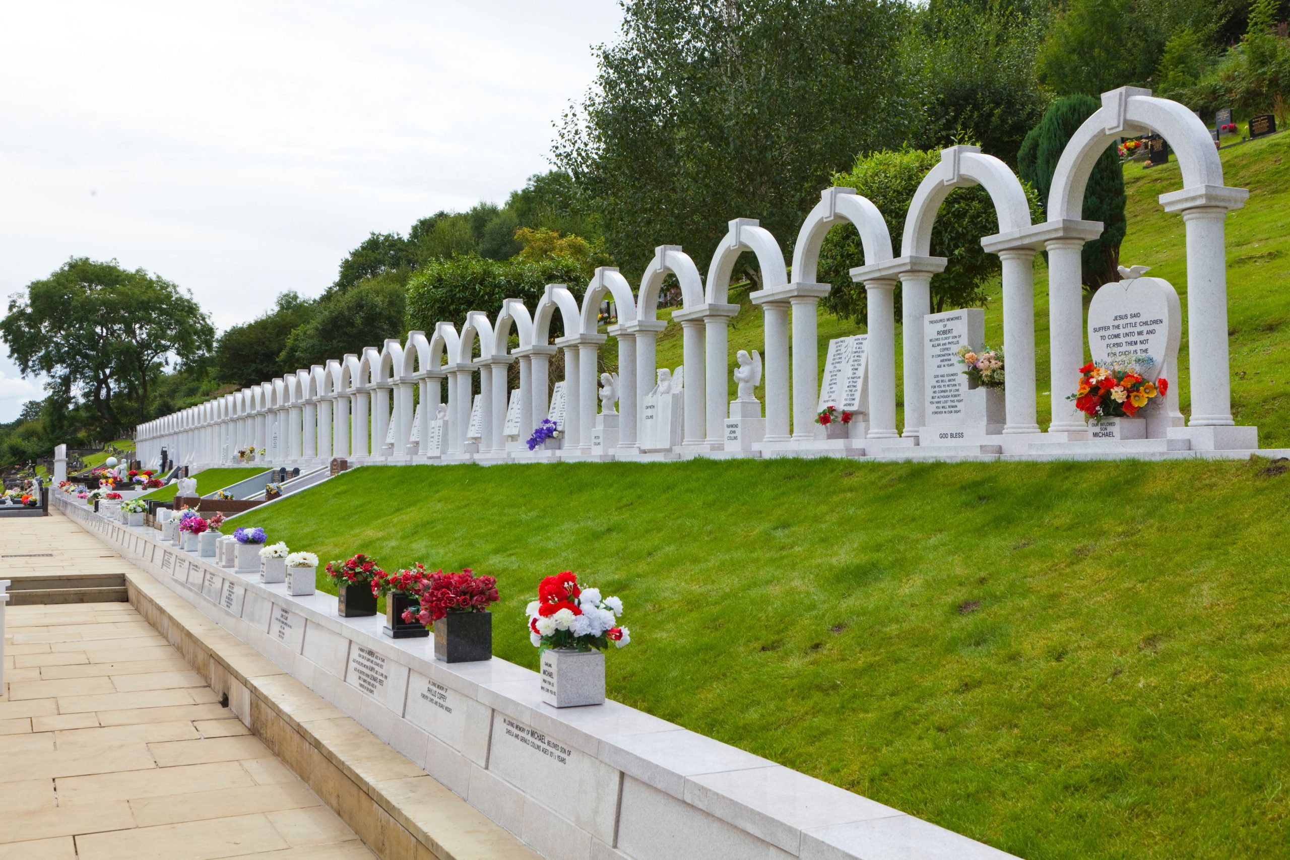 Graves & memorial to children killed in Aberfan disaster